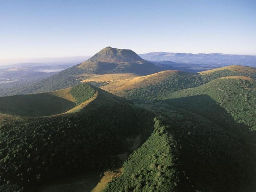 Nid sous le volcan Saint-Sandoux Extérieur photo